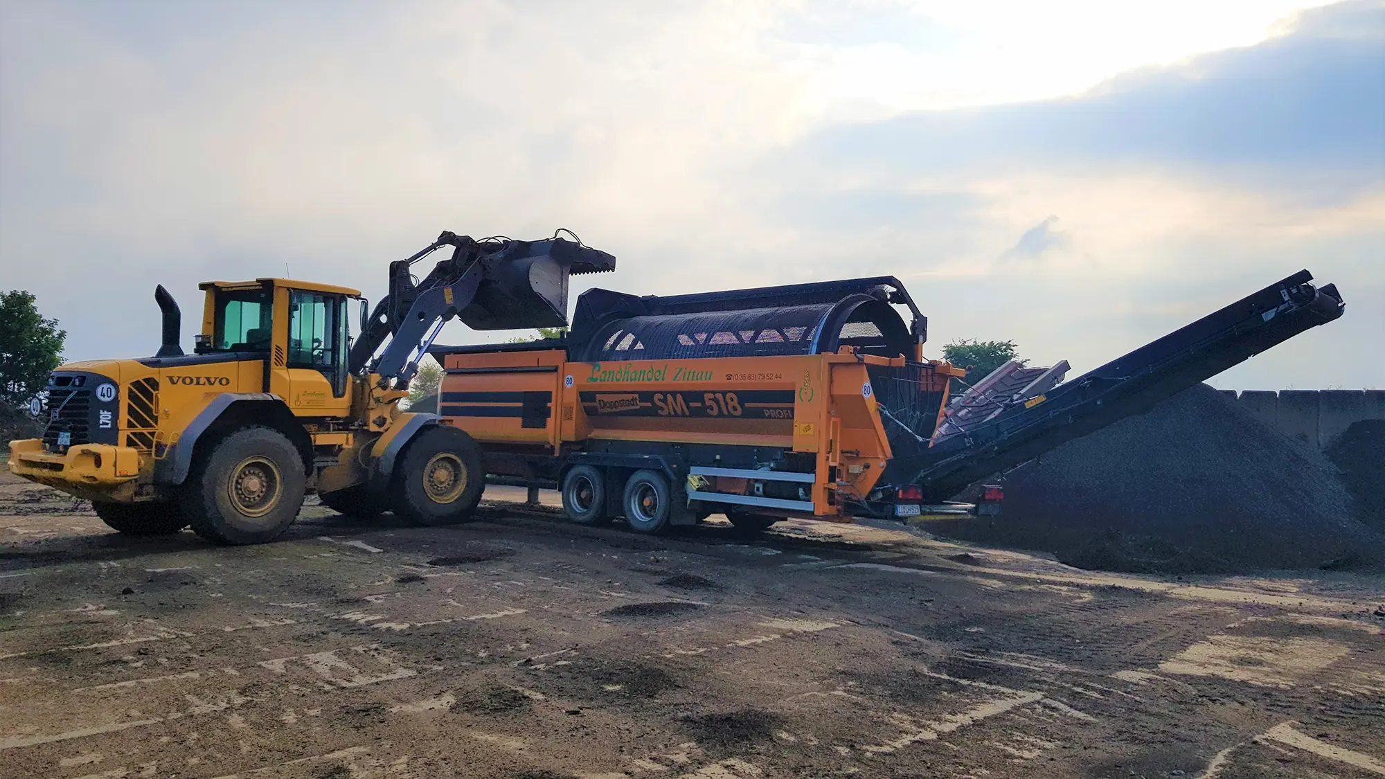 Sieben von Erden mit einer Siebmaschine